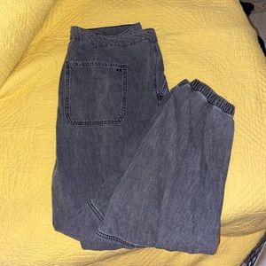 Gray wash AE Jogger Jean